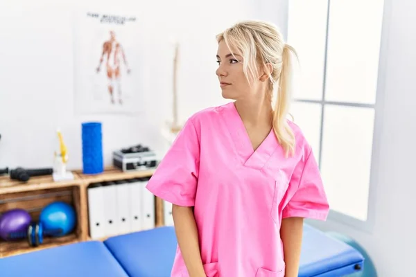 Young Caucasian Woman Working Pain Recovery Clinic Looking Side Relax — Fotografia de Stock