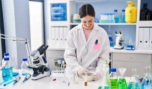 Young Woman Wearing Scientist Uniform Working Laboratory — Foto Stock