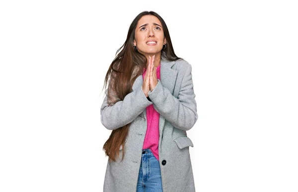 Молода Іспаномовна Дівчина Діловому Одязі Молиться Молиться Разом Надією Висловлюватися — стокове фото