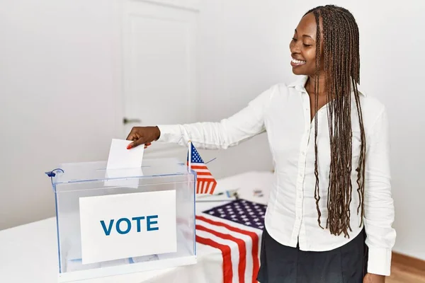 Young African American Voter Woman Putting Vote Ballot Box Electoral — Stock Photo, Image