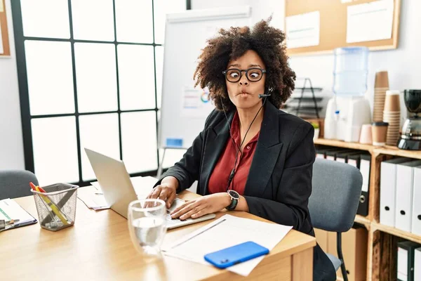 African American Woman Afro Hair Working Office Wearing Operator Headset — Photo