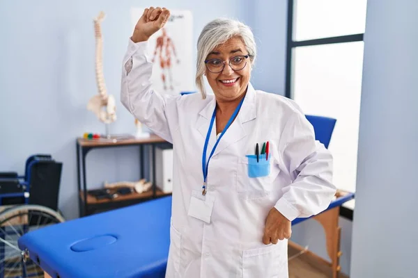 Middle Age Woman Grey Hair Working Pain Recovery Clinic Dancing — Stock Photo, Image