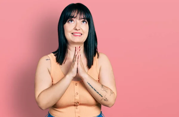 Young Hispanic Size Woman Wearing Casual Clothes Begging Praying Hands — Foto Stock