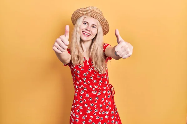 Beautiful Caucasian Woman Blond Hair Wearing Summer Hat Approving Doing — 스톡 사진