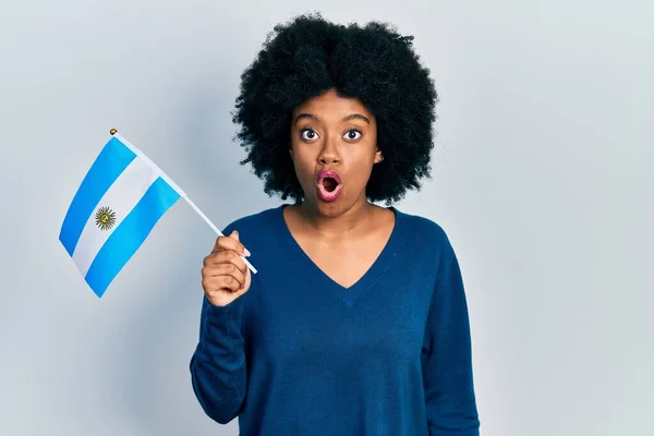 Young African American Woman Holding Argentina Flag Scared Amazed Open — Stock fotografie