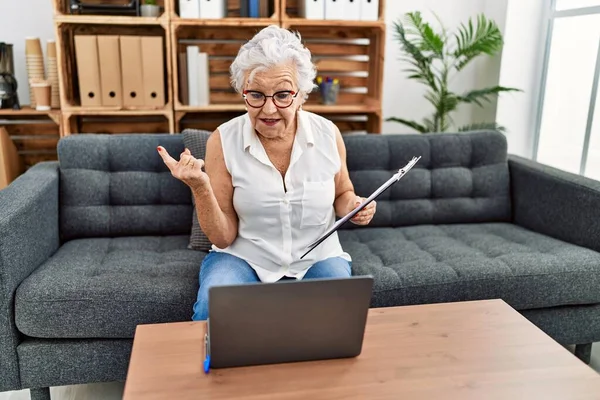 Senior Woman Grey Hair Working Consultation Office Doing Online Therapy — Stock fotografie