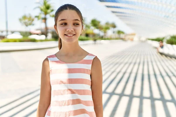 Ragazza Adolescente Caucasica Sorridente Felice Piedi Alla Città — Foto Stock