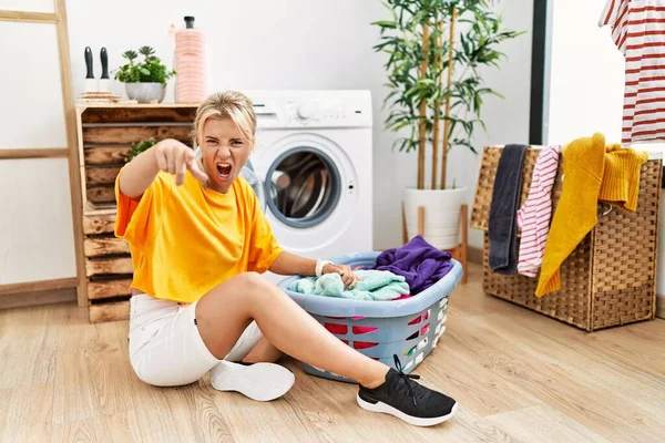 Young Caucasian Woman Putting Dirty Laundry Washing Machine Pointing Displeased — Stockfoto