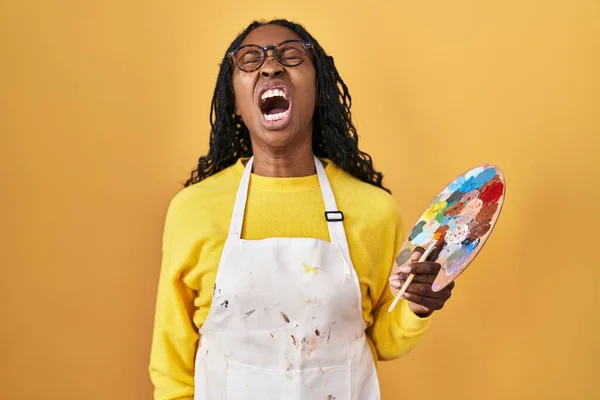 African Woman Holding Painter Palette Angry Mad Screaming Frustrated Furious — Stock Photo, Image