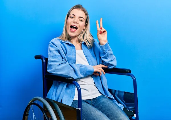Beautiful Caucasian Woman Sitting Wheelchair Smiling Happy Face Winking Camera — Stock Photo, Image
