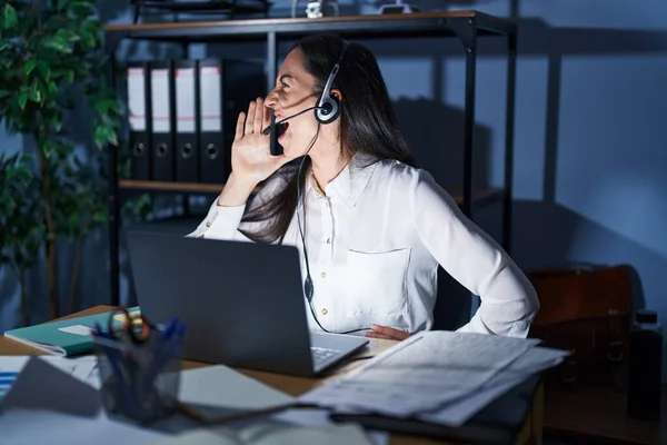 Young Brunette Woman Wearing Call Center Agent Headset Working Late — Stockfoto