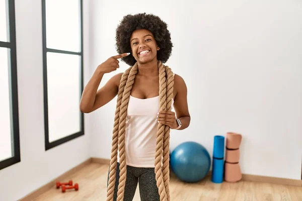Young African American Woman Afro Hair Gym Training Battle Ropes — Foto de Stock