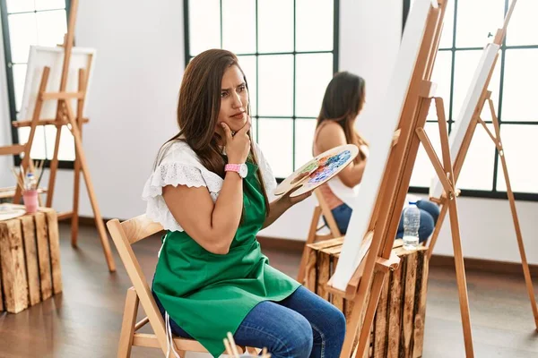 Young Hispanic Artist Women Painting Canvas Art Studio Looking Confident — Foto Stock