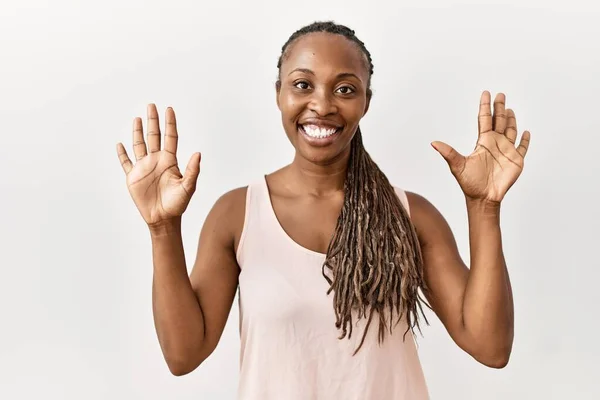 Black Woman Braids Standing Isolated Background Showing Pointing Fingers Number — Stockfoto