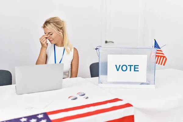 Young Caucasian Woman America Political Campaign Election Tired Rubbing Nose — Stockfoto