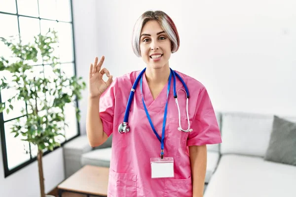 Young Beautiful Woman Wearing Doctor Uniform Stethoscope Smiling Positive Doing — Zdjęcie stockowe