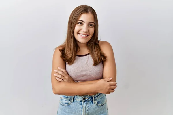 Jonge Brunette Vrouw Staat Geïsoleerde Achtergrond Gelukkig Gezicht Glimlachend Met — Stockfoto