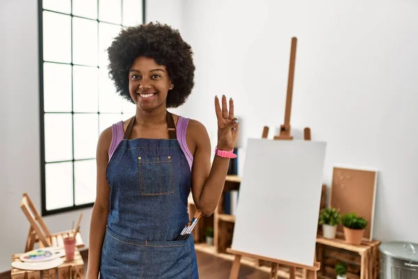 Young African American Woman Afro Hair Art Studio Showing Pointing — Zdjęcie stockowe