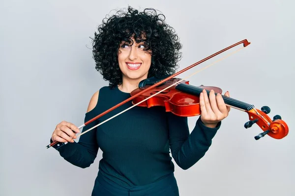 Young Middle East Woman Playing Violin Smiling Looking Side Staring — Stock Photo, Image