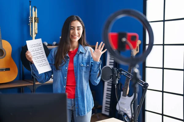 Young Teenager Girl Doing Online Music Tutorial Showing Music Sheet — Stock Photo, Image