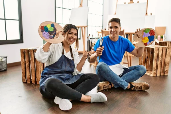 Due Studenti Sorridenti Pittura Felice Scuola Arte — Foto Stock