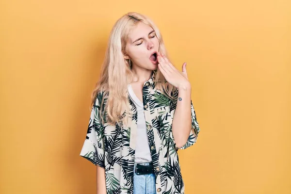 Beautiful Caucasian Woman Blond Hair Wearing Tropical Shirt Bored Yawning — Stock Photo, Image