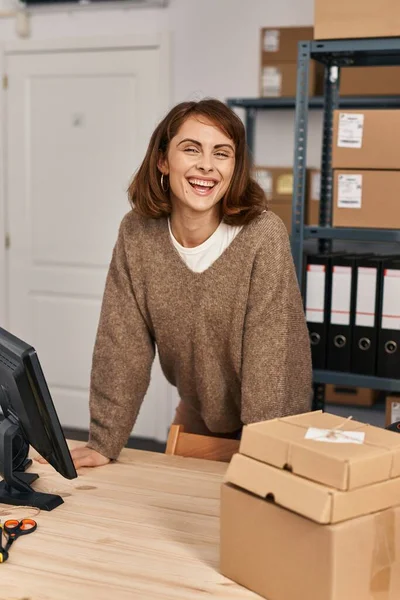 Young Caucasian Woman Ecommerce Business Worker Standing Office — Foto de Stock