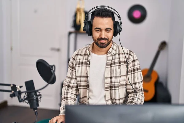 Young Hispanic Man Musician Singing Song Playing Piano Keyboard Music — Stockfoto