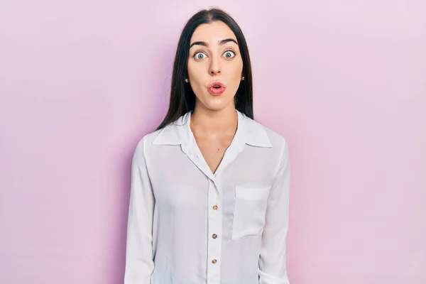 Beautiful Woman Blue Eyes Wearing Casual White Shirt Scared Amazed — Stock fotografie