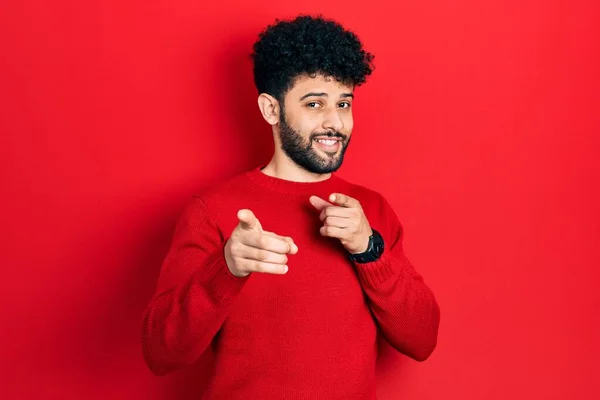 Jonge Arabische Man Met Baard Met Casual Rode Trui Wijzende — Stockfoto