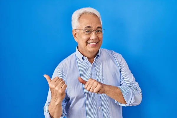 Hispanic Senior Man Wearing Glasses Pointing Back Hand Thumbs Smiling — Stock Photo, Image