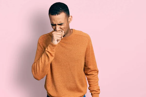 Young African American Man Wearing Casual Clothes Feeling Unwell Coughing — Stock Photo, Image