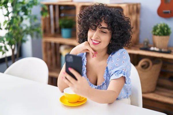 Young Middle East Woman Drinking Coffee Using Smartphone Home — 图库照片