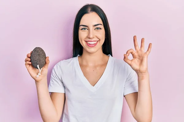 Beautiful Woman Blue Eyes Holding Pumice Stone Doing Sign Fingers — 图库照片