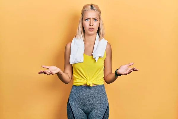 Beautiful Blonde Sports Woman Wearing Workout Outfit Clueless Confused Open — Stockfoto