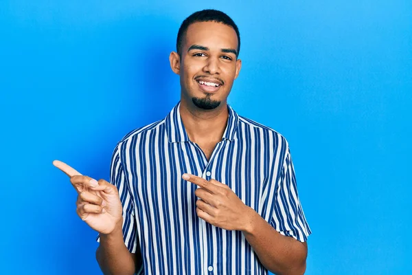 Jeune Homme Afro Américain Portant Des Vêtements Décontractés Souriant Regardant — Photo