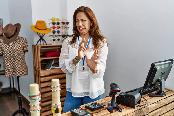Mujer Hispana Mediana Edad Que Trabaja Como Gerente Boutique Minorista — Foto de Stock
