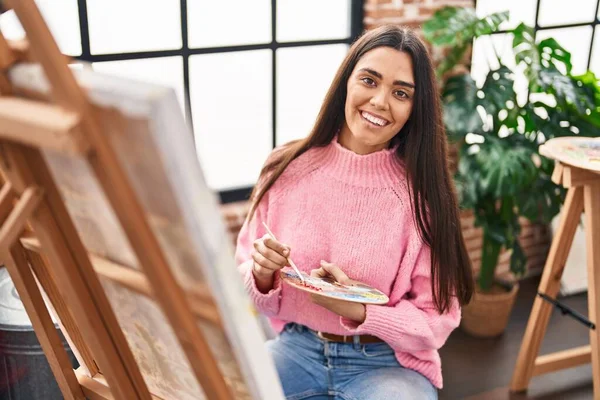 Young Hispanic Woman Smiling Confident Drawing Art Studio — ストック写真