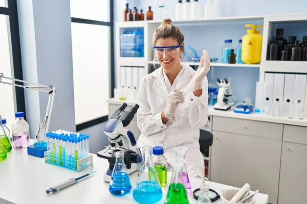 Young Blonde Woman Wearing Scientist Uniform Gloves Laboratory — ストック写真