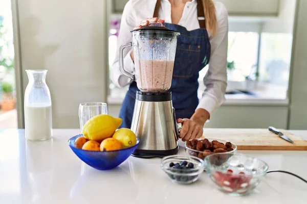 Young Blonde Woman Liquefying Smoothie Using Bender Kitchen — Stockfoto