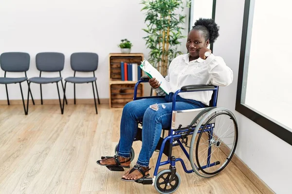 Young Black Woman Sitting Wheelchair Waiting Room Pointing Hand Finger — Stockfoto