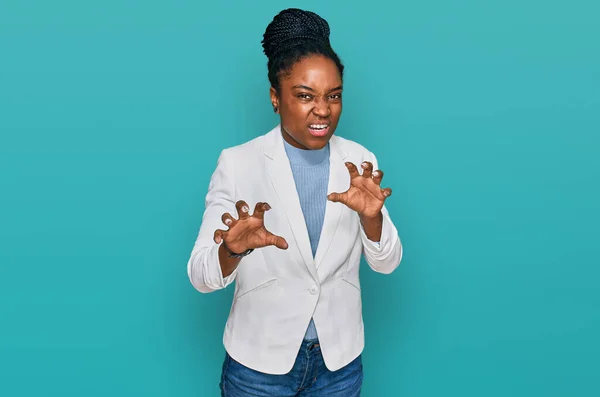 Joven Mujer Afroamericana Vistiendo Ropa Negocios Sonriente Divertida Haciendo Gesto —  Fotos de Stock