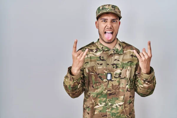 Young Hispanic Man Wearing Camouflage Army Uniform Shouting Crazy Expression — Stock Photo, Image