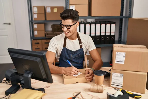 Young Hispanic Man Ecommerce Business Worker Writing Package Office — Stock Photo, Image