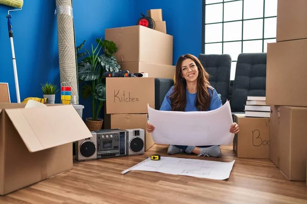 Young Hispanic Woman Smiling Confident Looking House Plans New Home —  Fotos de Stock