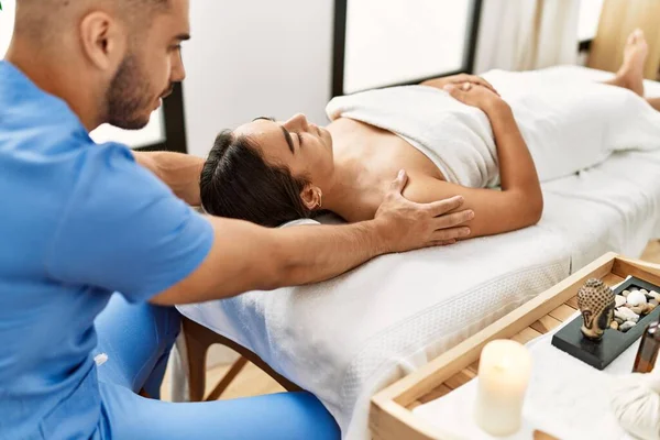 Latin Man Woman Wearing Physiotherapy Uniform Having Rehab Session Massaging — Foto Stock