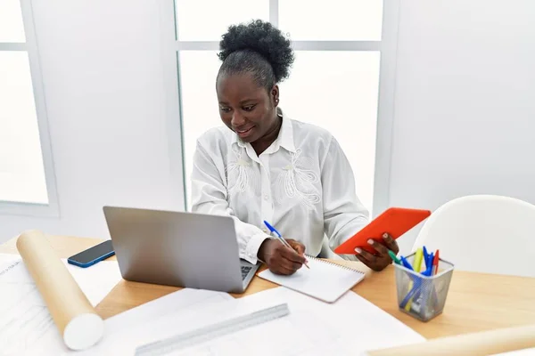 Young African American Woman Architect Using Touchpad Writing Notebook Architecture — Zdjęcie stockowe