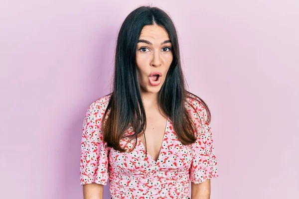 Young Brunette Woman Wearing Summer Dress Afraid Shocked Surprise Expression — Stock Photo, Image