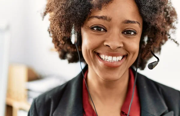 Mladá Africká Americká Žena Call Centrum Agent Pracující Kanceláři — Stock fotografie