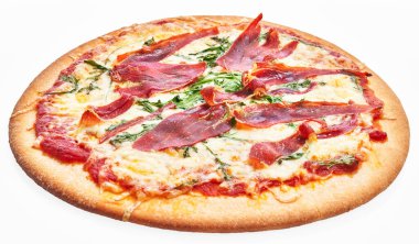  İzole edilmiş beyaz arka planda tek ve lezzetli İtalyan pizzası.